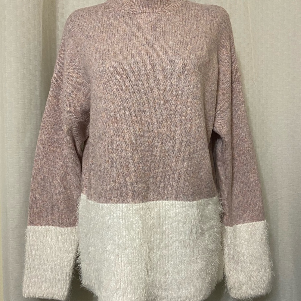 Women's Pink and White Sweater